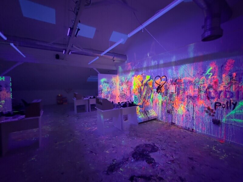 Splash Art Neon room